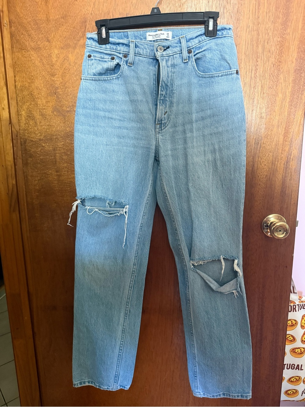 Abercrombie & Fitch 90s Straight ultra high rise Jeans with Knee Rips